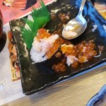 Washoku Resutoran Tonden - いくらのこぼれ寿司