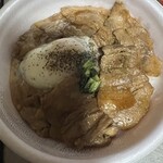Seicomart - 豚丼(温玉)