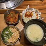 松庵 韓菜房 - スープに薬味に韓国風惣菜