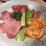 Yakiniku Bisuto - タン、ホルモン