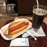 ドトールコーヒーショップ 羽田空港店 - ビッグジャーマンドッグとアイスコーヒーのセット（\630）