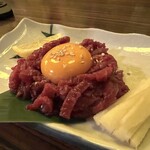 ホルモン専門店 焼肉 ホルモン番長 - 桜ユッケ