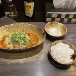 中華そば くにまつ - 汁なし坦々麺+半ライス+温泉玉子