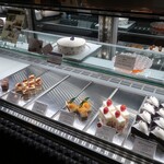 シュルプリース - ショーケースの様子③。