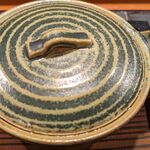 肉割烹 五平 - ふたを開ける前の天然のスッポン鍋