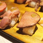 肉盛り酒場 とろにく - 肉寿司の5種盛り