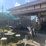 Inakaudon Tetsu - 表の席と店舗外観