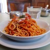 EAT - ツナとソーセージとトマトのスパゲティ