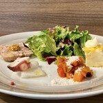 Ristorante Luce - ◎野菜サラダ（林檎、玉蜀黍、味噌の自家製ドレッシング）
                        ◎スモークチーズと玉蜀黍のキッシュ 自家製マヨネーズ
                        ◎カポナータ
                        ◎アオリイカ、蛸のマリネ
                        ◎豚肉のテリーヌ  タスマニアマスタード添え
                        