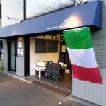 リストランテ ルーチェ - 落ち着いたブルーのテントが素敵です。