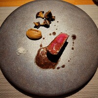 Metis 六本木 - 熊本県産プレミアム黒牛BMS12 "クリミ” フランス産ジロール茸 薪焼き