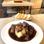 ワインビストロ 柴田屋酒店本店2F - 牛肉赤ワイン煮&マッシュポテト！バゲット！