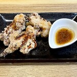 Ganso Butadon'Ya Tonton - ドレッシングに絡めて食べるイカゲソはお酒のおつまみに欠かせない一品です！！