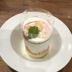 オリーブの丘 - とろけるクリームの桃ケーキ