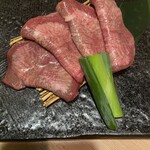 和牛A5雌牛と熟成牛舌 肉屋いちゆく - 