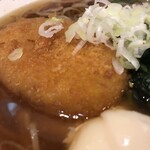 そばの神田東一屋 - コロッケに着目する。