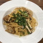 オリーブの丘 - ゴロゴロチキンのレモンバター醤油パスタ