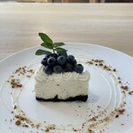 コロンの森 - レアチーズケーキ　ブルーベリー
無花果、キウイもあり。