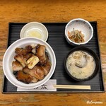 かわ広 - やきとり丼(御開帳)