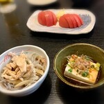 Toriyoshi - "鳥好セット"の鳥酢と小鉢の冷奴・トマト 330円