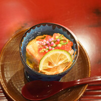 おおたに - いくらと鮭の南蛮漬け、菊花の土佐酢