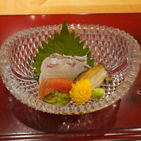 おおたに - 鯛、枇杷ますのお造り、蒸しアワビの肝醤油