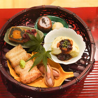 おおたに - 鰻の白焼き、ジャンボゆで落花生、赤茄子、餅豚味噌漬け、蛸、えびす南瓜葛粉揚げ、ゆり根団子