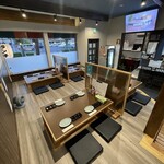 餃子と瓶 - 55インチ大型TVもあります