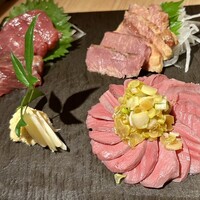 鴨ときどき馬 神保町本店 - 青森県産馬刺しと岩手鴨の刺身