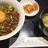 尾崎牛No.8 - そぼろ丼。キムチと味噌汁がフードコートっぽくてチープかな