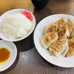 Numazu Gyouzano Mise Kitaguchitei - 餃子8個と大盛りご飯