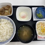 吉野家 - 2023/09/11
            納豆牛小鉢定食 大飯×2 448円→398円
            ✳︎ラインクーポン -50円
            半熟玉子 107円