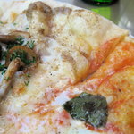 オステリア アックアインボッカ - ピザランチ1480円：シェアしてふたりで食べますた