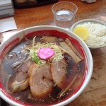 ラーメンさんぱち - 今日の昼！さんぱち、醤油vs小ライス。安定のうまさ(´Д` )