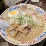 餃子と麺 いせのじょう - みそラーメン¥900