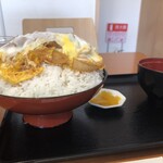 味処酒房なかむら - 名物 お父ちゃんのカツ丼・大盛り（700円+100円）