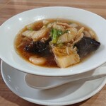 Tachibanaya - 五目あんかけ汁麺麺半分で。オプションで、餃子とか炒飯とか白ご飯をくっつけられます。追加料金が発生するからね。