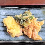 つかさ - 野菜天ぷらはさつまいも・春菊と玉ねぎのかき揚げ・にんじんの３品