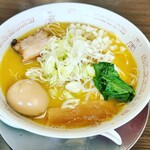 麺屋 うめ助 - 「味玉こってり」大盛りです☆ ビジュアルも本店二代目とそっくりです。かいわれが入ってないのとチャーシューの厚みが違うくらいかなぁ。