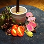 小屋場　只只 - 和牛炭火焼 サラダ（胡麻ドレッシング）添え