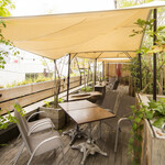 スペイン料理 クエバソル - オープンテラスは人気のお席です。