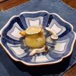 料理旅館 奥飛騨山草庵 饗家 - 地産とうもろこしとアスパラのバター炒め　ジャガイモ包み揚げ　じめじ餡と黒胡椒で