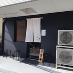 メヂカそば 吟魚 - 綺麗な佇まいの店舗　土方歳三記念館はここ？笑