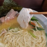 メヂカそば 吟魚 - 鶏チャーシュー　分厚いです