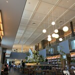 TSUTAYA BOOKSTORE SHARE LOUNGE - 高い天井　以前コンランショップだったところの居抜き