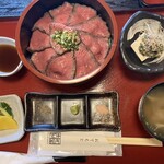 食楽亭　旭屋 - ローストビーフ丼2500円