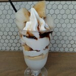 果実問屋 にしかわ - 梨パフェ