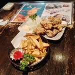 とり八 - 唐揚げ　フライドポテト