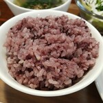 キッチン ブルー グローブ - 黒米大盛りのアップ