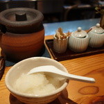 Unane Yamanaka - 大根おろしと壺に付け汁が入っています。